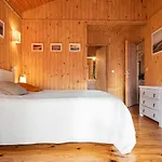 Ravissante Bois Avec Piscine Chauffee Casa de Férias