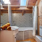 Ravissante Bois Avec Piscine Chauffee Casa de Férias *