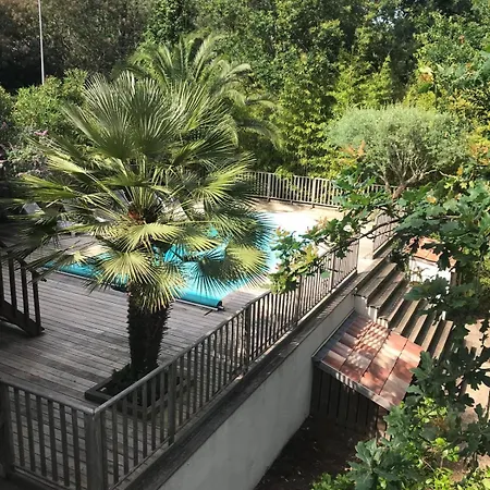 Ravissante Bois Avec Piscine Chauffee