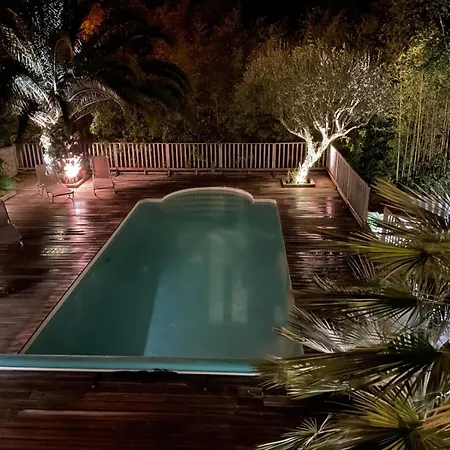 Ravissante Bois Avec Piscine Chauffee *