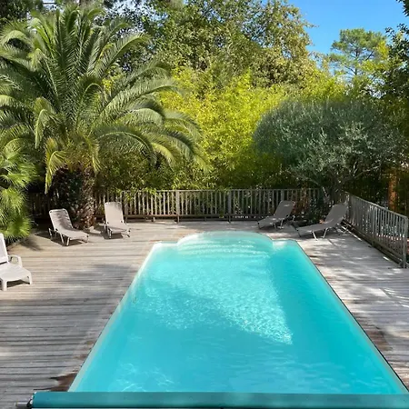 Prázdninový dům Ravissante Bois Avec Piscine Chauffee Biscarrosse