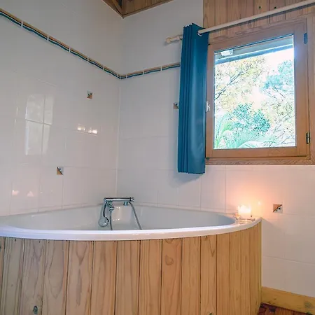 Ravissante Bois Avec Piscine Chauffee *