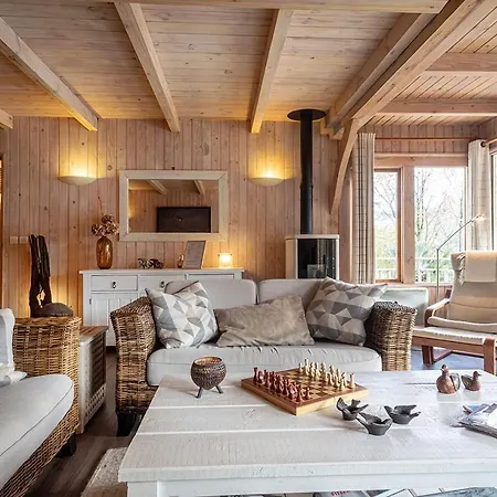 Ravissante Bois Avec Piscine Chauffee Holiday home
