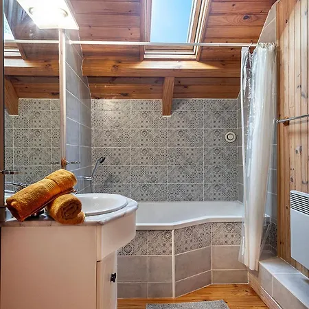 Ravissante Bois Avec Piscine Chauffee Prázdninový dům *